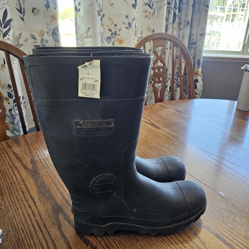 Genfoot Black Rubber Steel Toe Slip Resistant Boots Men's Size 9